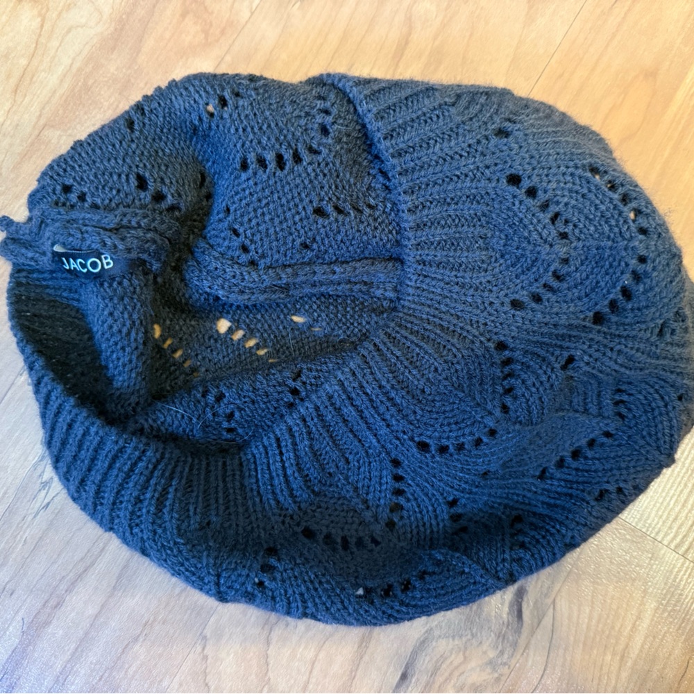 NWOT Beret-Style Knit Beanie: Jacob